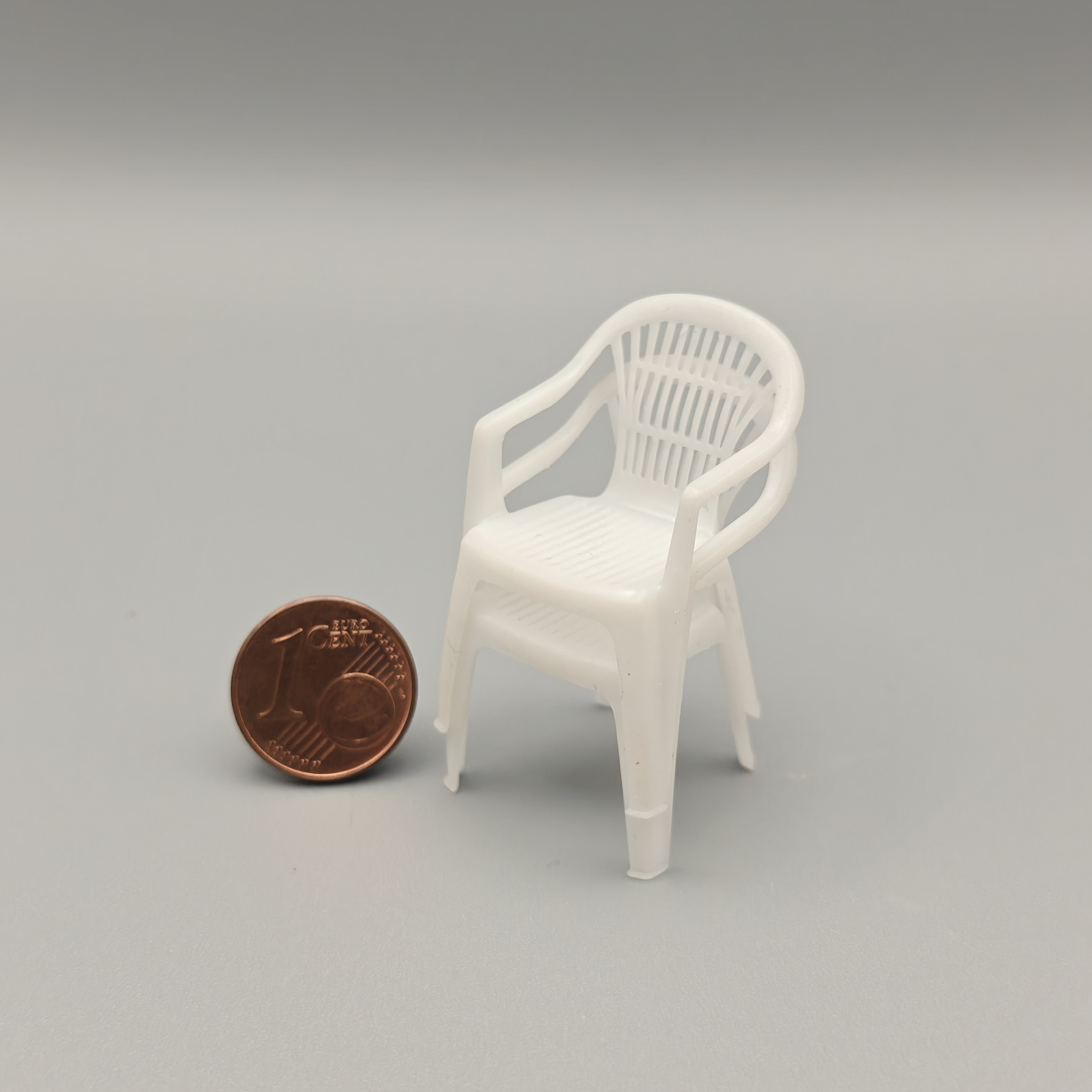 Stühle Kunststoff weiß Gartenbahn